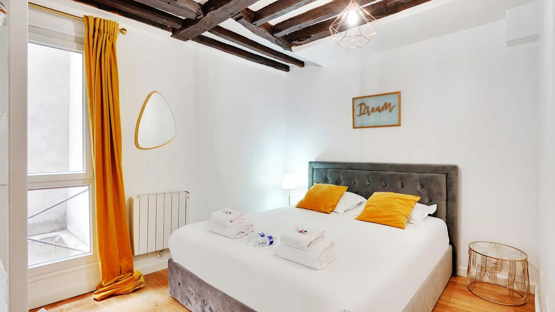 Apartment Confort Et Charme Pour 6 A Republioque Paris France